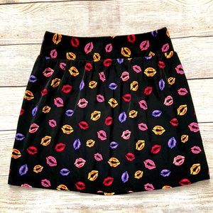 Forever 21 Lipstick Print Mini Skirt NWT Juniors Size Medium Black